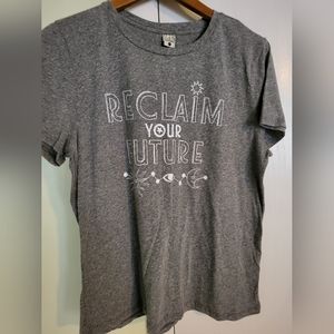 Le Life Elsewhere Grey Graphic Tee “Reclaim Your Future” Sz L